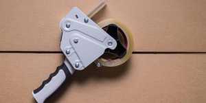 HowToCheckAMovingCompanysUSDOTNumberQuantityAmount The Best Moving Company residential moving in los angeles moving movers foreman